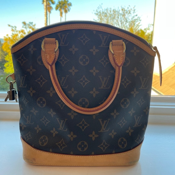 Louis Vuitton monogram tote bag